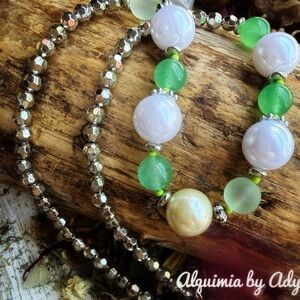 Pearls and Green gemstones Beaded Necklace aventurine